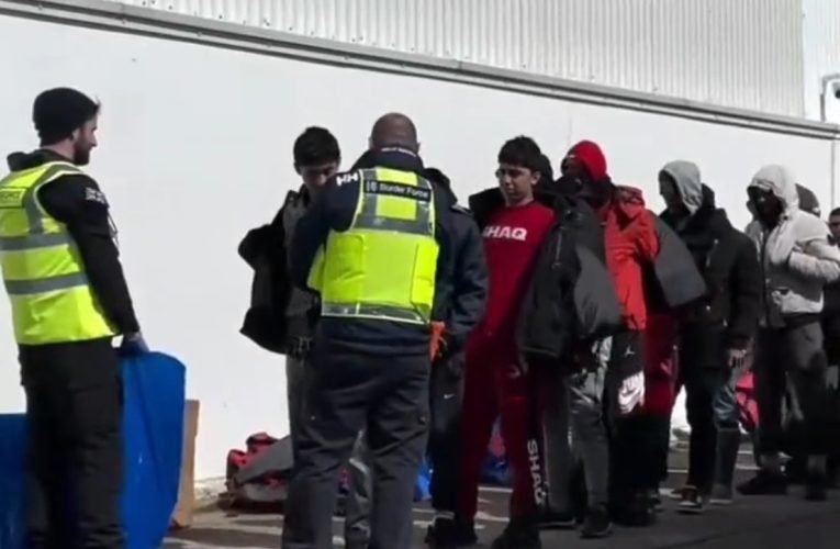 Administrația Trump a redus valabilitatea permiselor de muncă pentru migranți la 18 luni