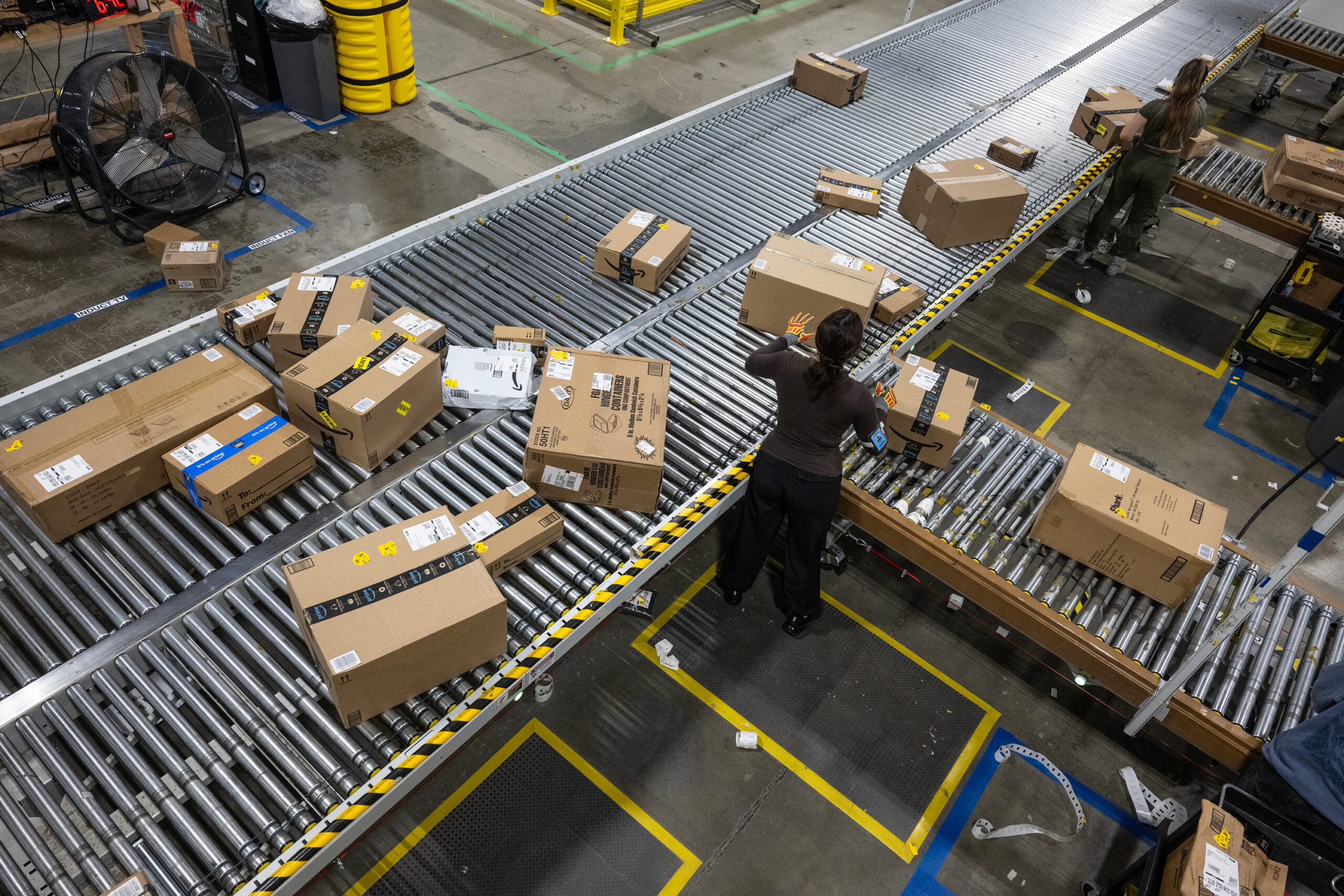Amazon reduce comisioanele în Europa. Presiune tot mai mare din partea platformelor chinezești Shein și Temu