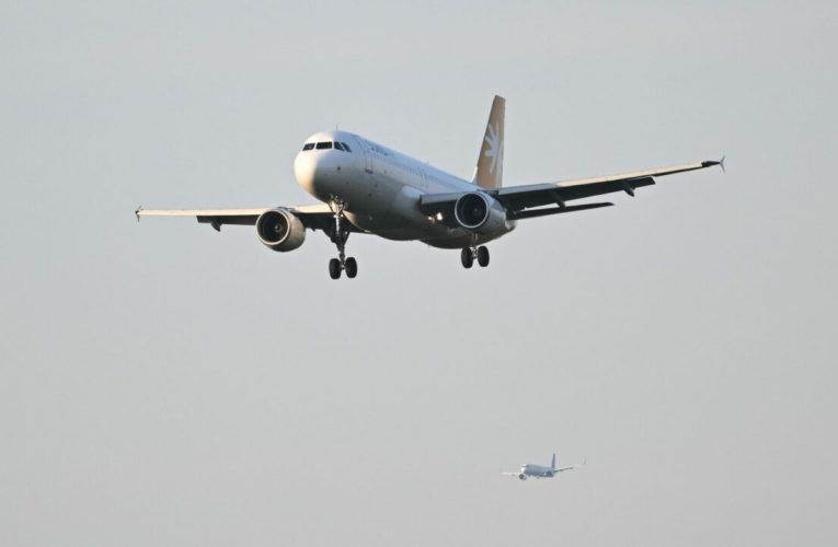 Anchetă în SUA după ce un avion de călători a fost aproape de o coliziune cu o aeronavă militară care nu avea activat emițătorul