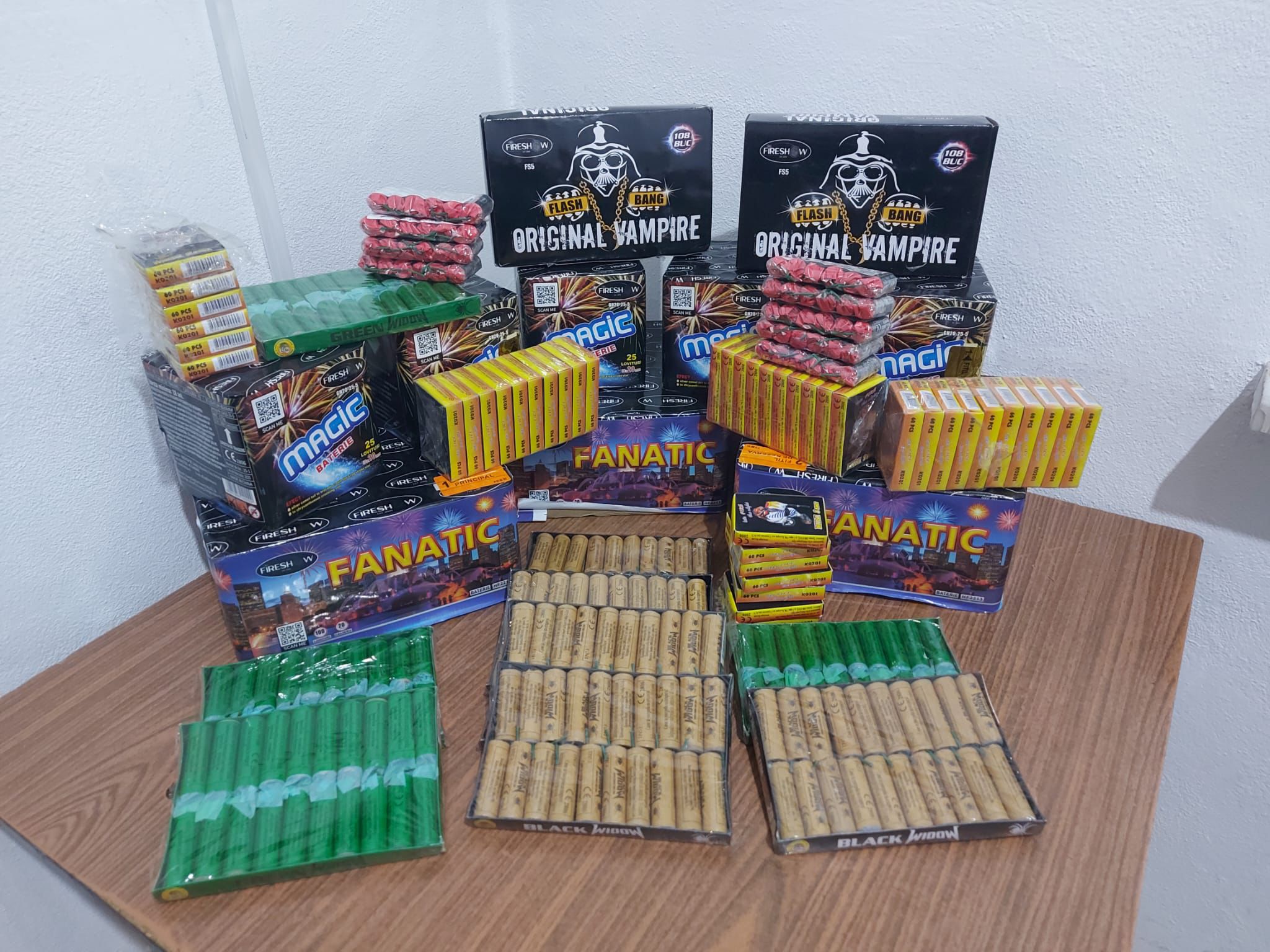 Aproape 3.000 de articole pirotehnice, scoase din circuitul ilegal de jandarmii doljeni