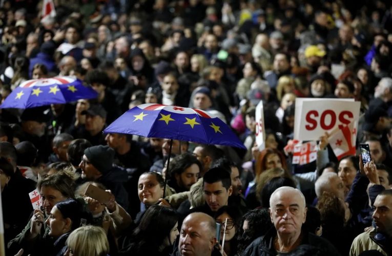 Arma chimică interzisă din Primul Război Mondial folosită în Georgia. Protestatarii au arsuri pe piele