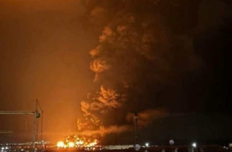 Atac cu drone ucrainene asupra unui depozit de petrol din Crimeea. Au fost vizate mai multe obiective energetice rusești