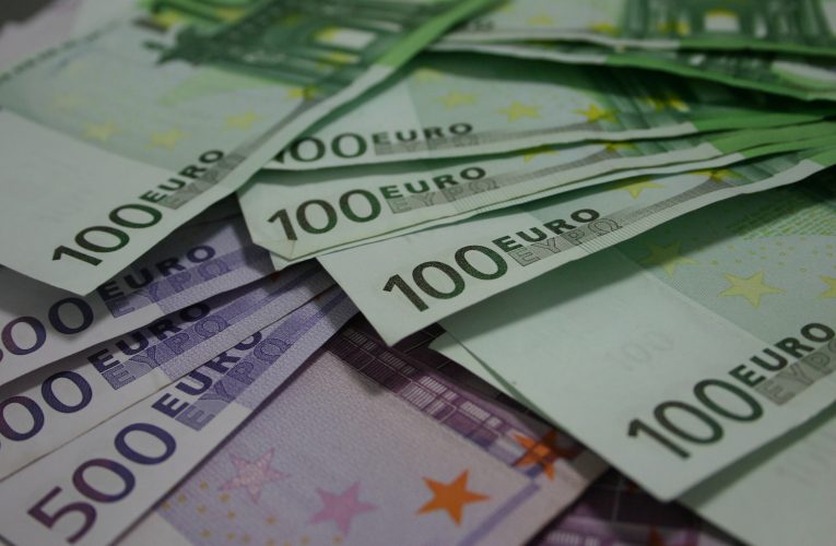 Averi fără precedent. Cele mai bogate familii din lume au depășit jumătate de trilion de dolari