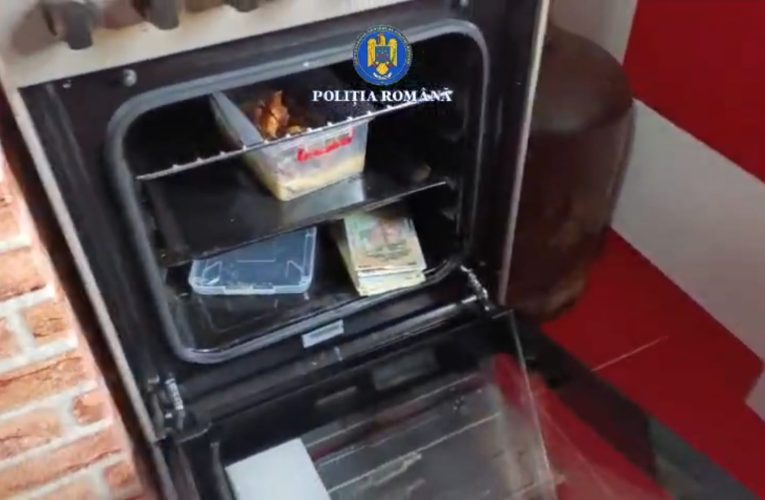Bani din evaziune ascunși printre cârnați. Percheziții în Buzău și București