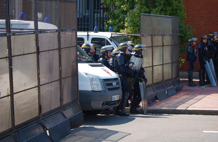 Bărbat cercetat pentru că l-a promovat pe Adolf Hitler