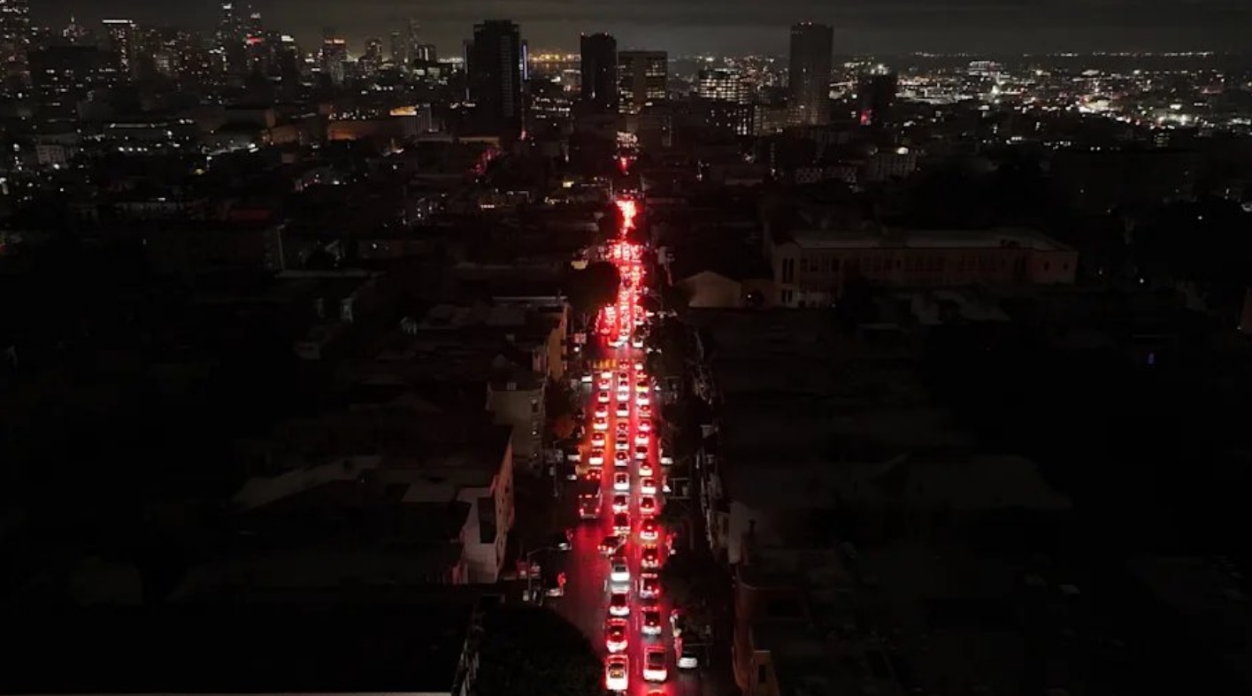 Blackout masiv in San Francisco: Peste 130.000 de locuitori afectați și haos în trafic