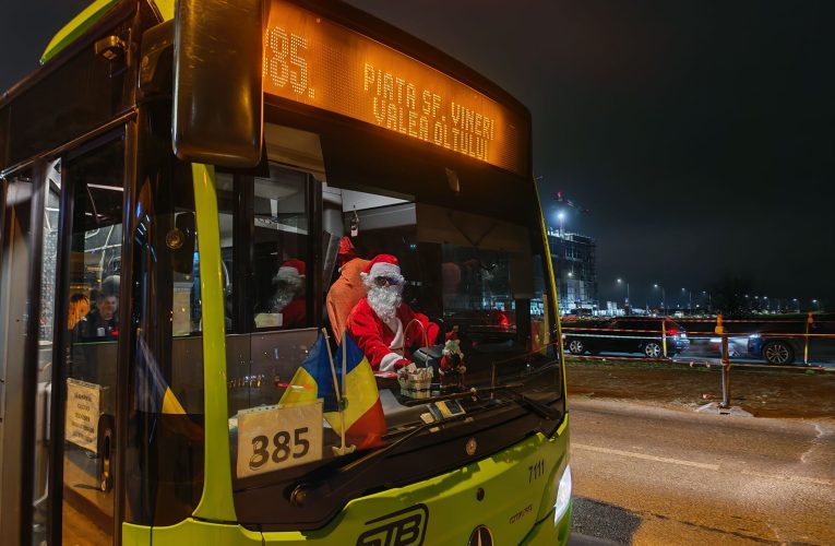 Călătorii STB sunt duși chiar de Moș Crăciun: șoferi și vatmani aduc spiritul sărbătorilor în Capitală