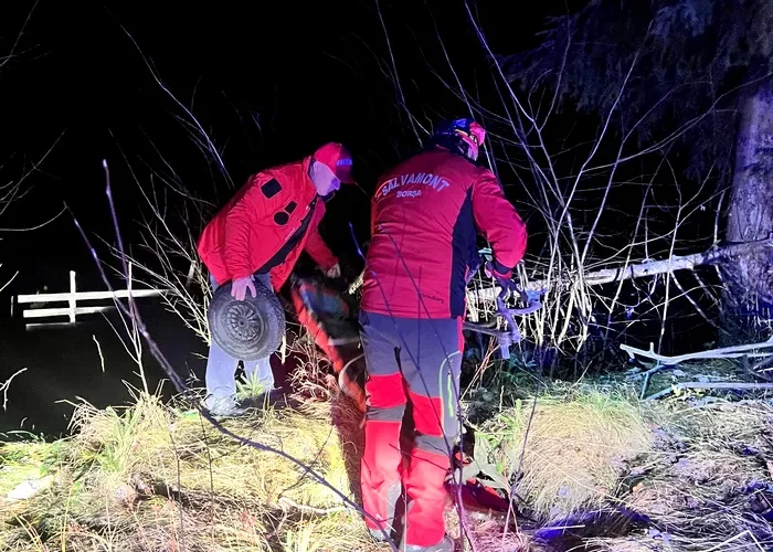 Când ceața devine capcană: șase turiști pierduți în Maramureș, un om de 67 ani salvat din râpă