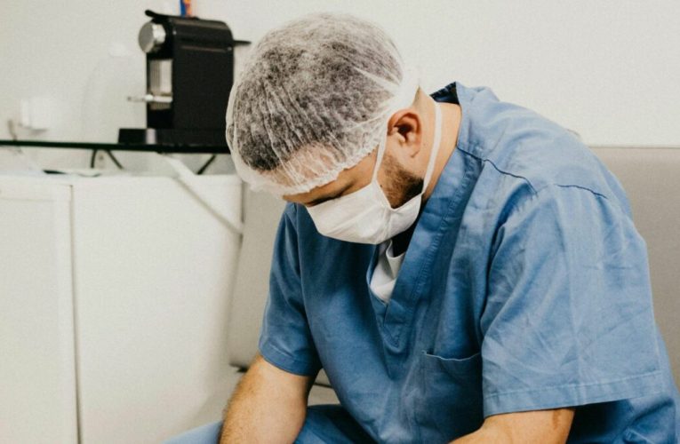 Când ospățul duce la spital. Medic chirurg: „Colecistul primește rapid nota de plată. Credeți-mă pe cuvânt, va durea tare”