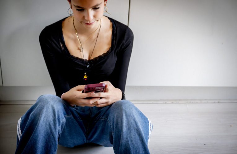 Ce este „Brain rot”, termenul viral care descrie epuizarea minții în era scroll-ului compulsiv