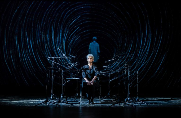 Ce voce are singurătatea / Oana Pellea joacă într-o piesă de teatru radiofonic excepțională, despre eșecul dezumanizării comuniste / Premiera – la o dată-simbol pentru România