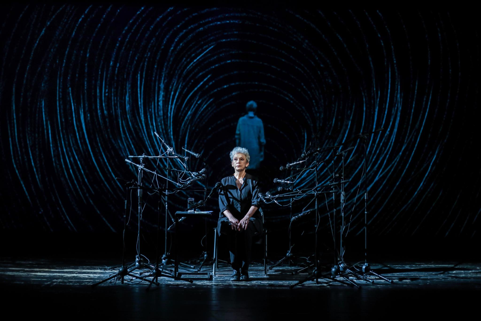 Ce voce are singurătatea / Oana Pellea joacă într-o piesă de teatru radiofonic excepțională, despre eșecul dezumanizării comuniste / Premiera – la o dată-simbol pentru România