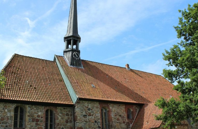 Cea mai veche clădire din Anglia a supraviețuit timp de 15 secole și încă este folosită