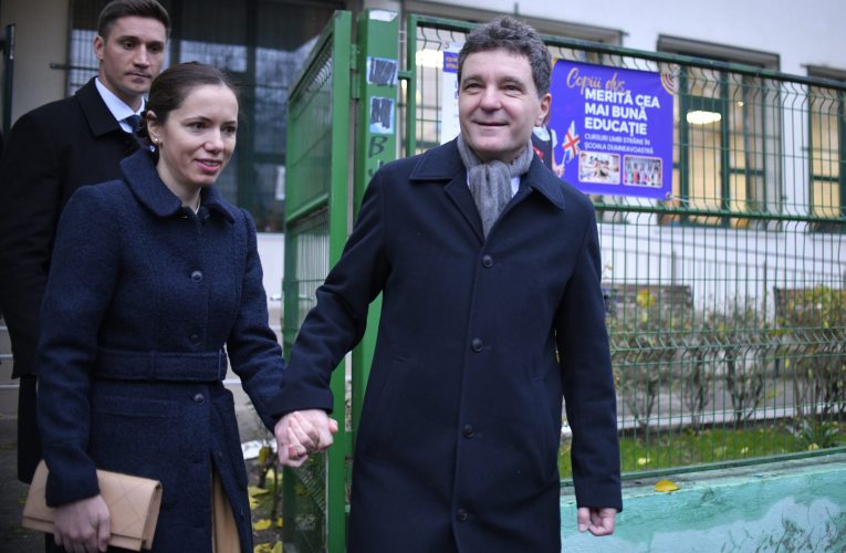 Cel mai frumos moment din viața Mirabelei: „Aheea a ridicat mâna după o jucărie. Amândoi am început să plângem”. Partenera președintelui a izbucnit in lacrimi