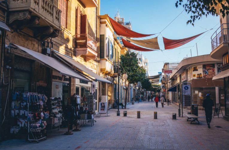 Cel mai însorit oraș din Europa are 24 de grade în decembrie. Zboruri de la 60 de euro