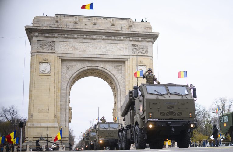 Ceremonii militare și religioase la Alba Iulia și București, de 1 Decembrie