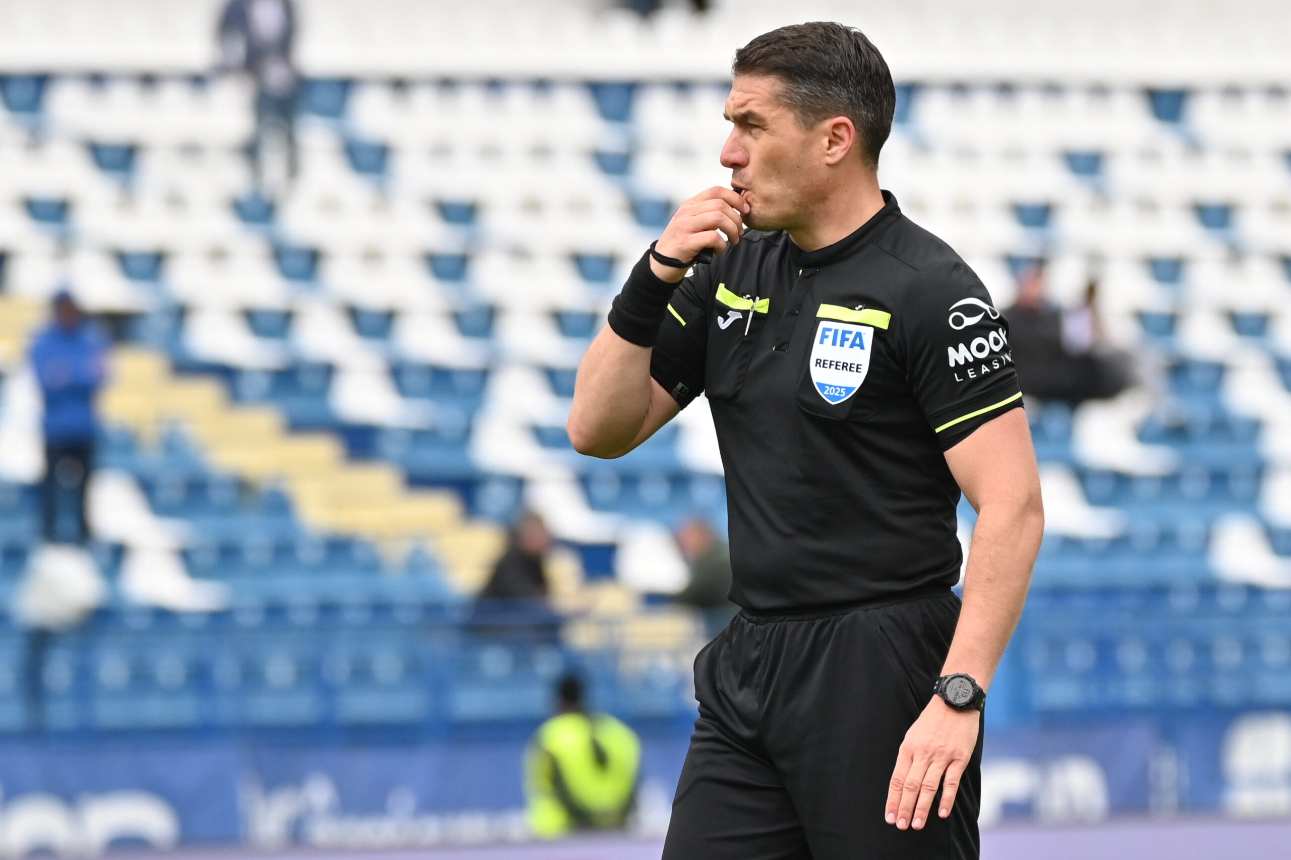 Clement Turpin câștigă titlul de cel mai bun arbitru din lume. Istvan Kovacs, aproape de podium