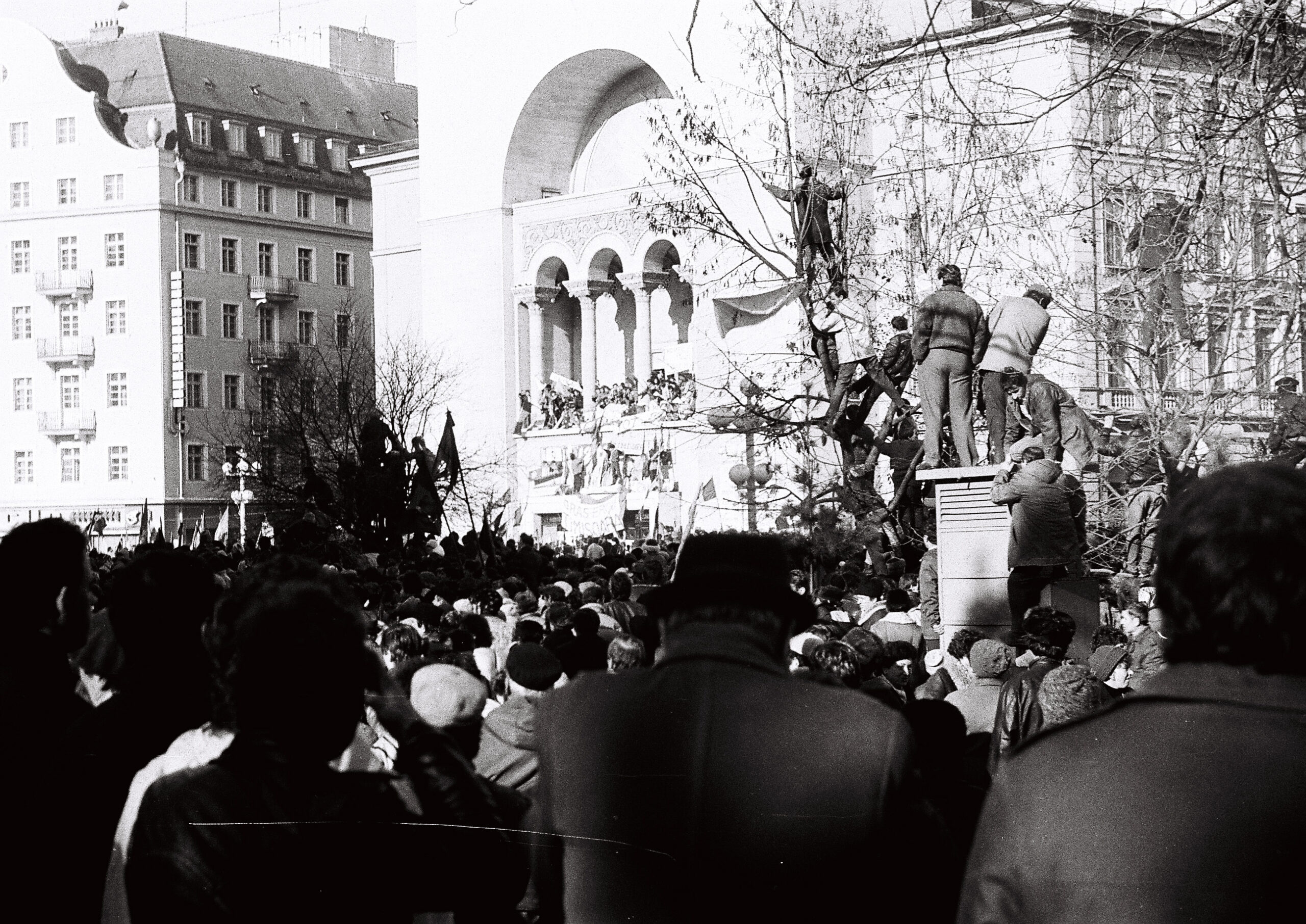 CNSAS avertizează asupra unor narative false despre Revoluția din 1989: Documente din Arhiva Securității consemnează ordinul „Se lichidează radical!”