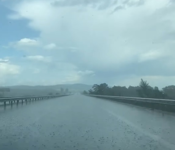 Cod galben de vânt în 25 de județe din țară. Rafalele vor ajunge și la 120 km/h