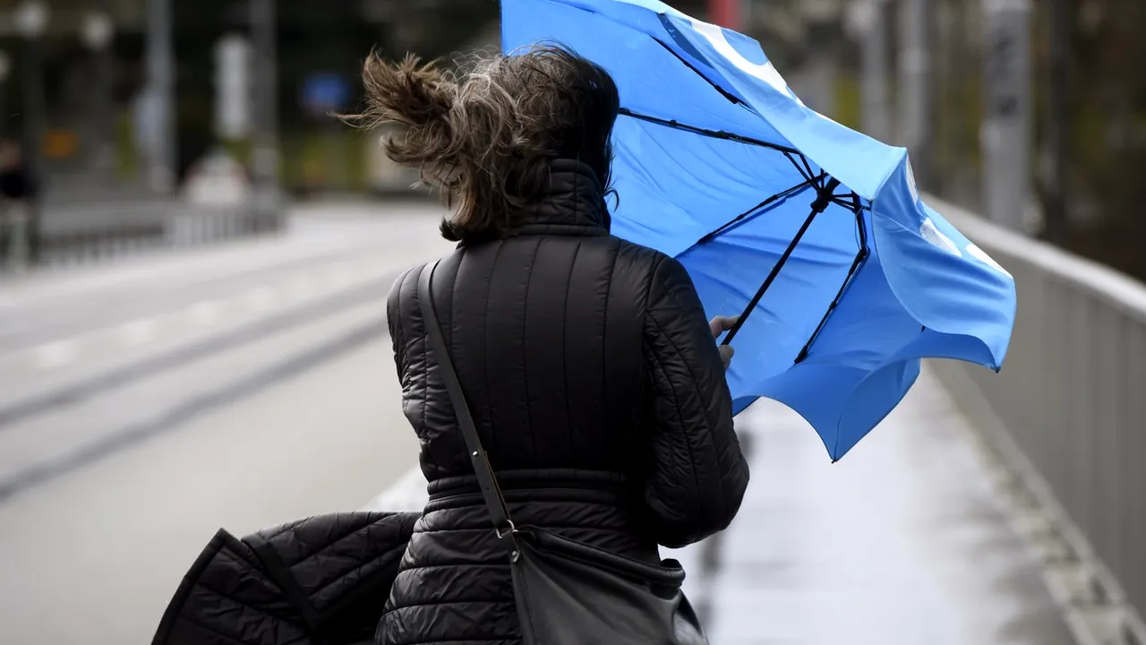 Cod roșu de vânt în Caraș-Severin și Hunedoara: rafale de peste 140 km/h în zonele montane