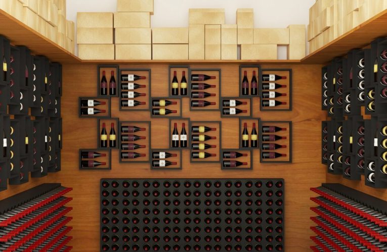 Cozi uriașe la singurul magazin care comercializează alcool dintr-o țară asiatică. Comerțul cu alcool a fost interzis în 1951