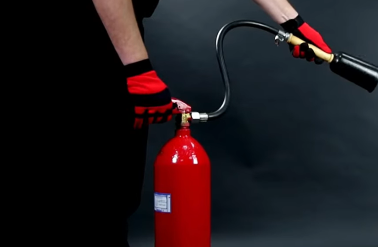 Cum se folosește corect un stingător de incendiu. Explicațiile oferite de ISU Timiș