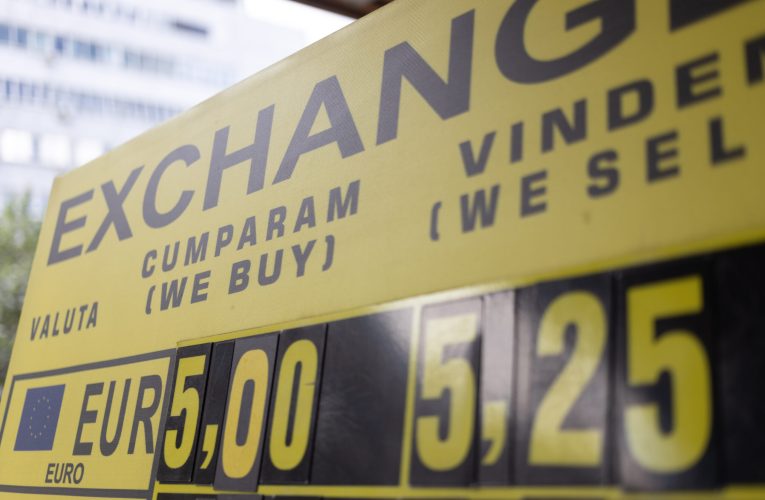 Curs valutar BNR, 31 decembrie 2025: euro urcă ușor, dolarul se întărește; lira și aurul scad