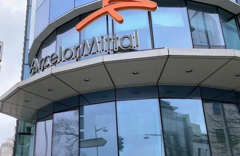 De la autostrăzi la oţel: Dorinel Umbrărescu se pregătește să preia ArcelorMittal Hunedoara