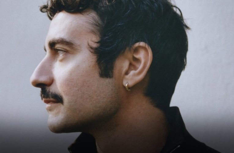 Directorul de creație Versace pleacă la scurt timp după vânzarea casei de modă către Prada