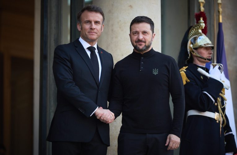 Emmanuel Macron îl primește la Paris pe omologul său ucrainean Volodimir Zelenski