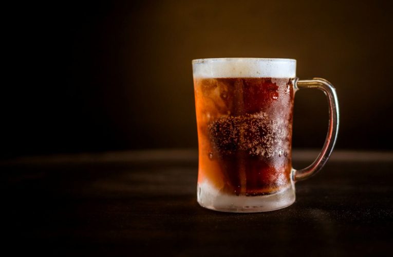 Europenii au lăsat-o moale cu consumul de bere. Producția și exporturile continuă să scadă pentru al cincilea an consecutiv