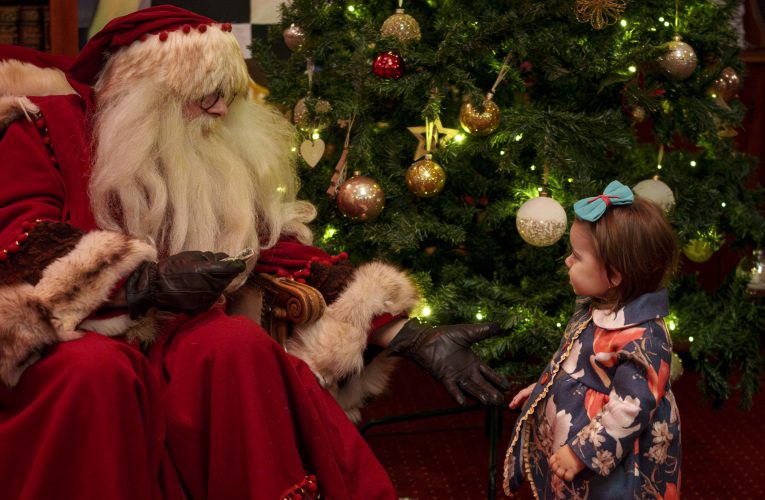 Există sau nu există Moș Crăciun? Cum pot răspunde părinții la această întrebare a copiilor