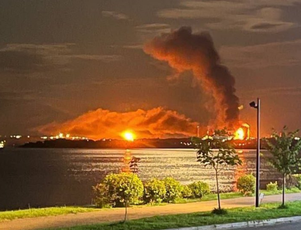 Explozii raportate la o rafinărie de petrol din Rusia, în contextul unui posibil atac cu drone