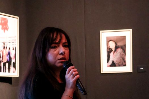 Expoziție cu imagini rare din adolescența Simonei Halep, Cristinei Neagu sau Danei Rogoz. Salvați Copiii atrage atenția riscurilor distribuirii online a fotografiilor compromițătoare