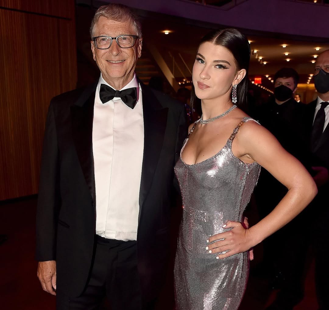 Fiica lui Bill Gates, Phoebe Gates, strânge 30 de milioane de dolari pentru un startup AI, în timp ce tatăl său o susține lucrând în echipa de suport clienți