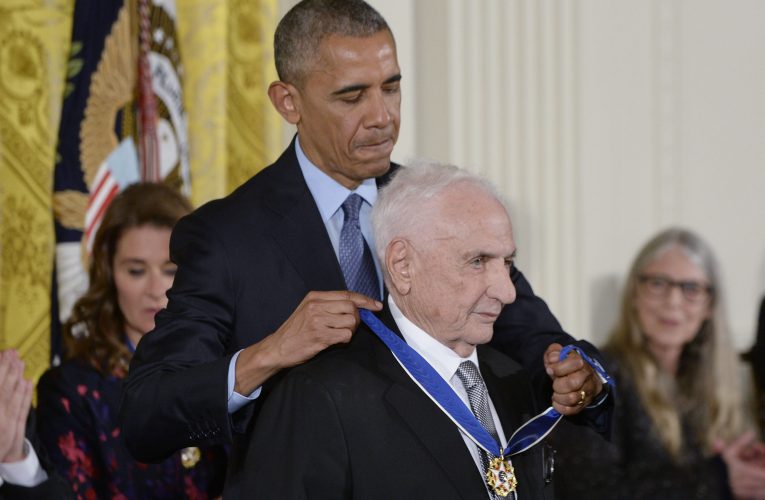 Frank Gehry, legendarul arhitect american, a murit la vârsta de 96 de ani