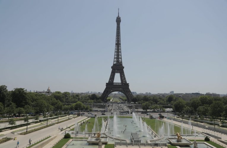 Franța mobilizează 10.000 de forțe de ordine la Paris pentru a preveni violențele de Revelion