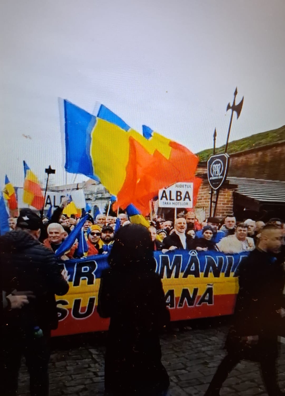 George Simion și Călin Georgescu, mitinguri separate la Alba Iulia, de Ziua Națională