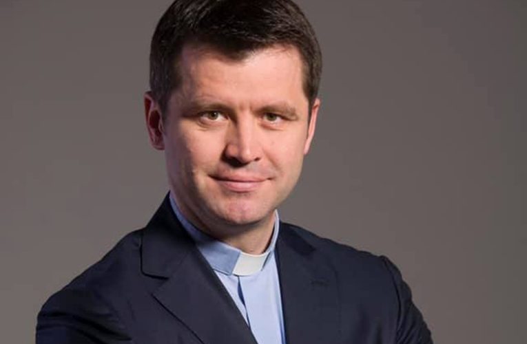 Glazură spirituală peste tortul aroganței. Preotul Francisc Doboș despre ispita omului modern. VIDEO