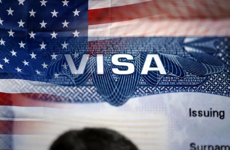 Google și Apple avertizează angajații cu viză să evite călătoriile internaționale. Care este motivul