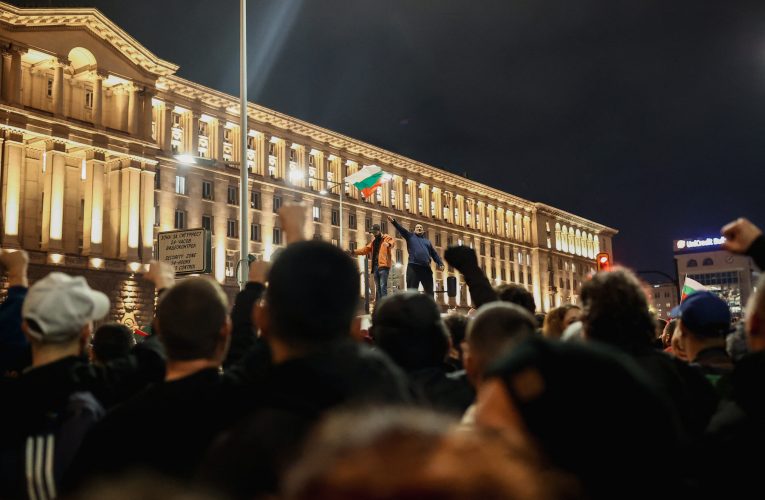 Guvernul Bulgariei își retrage bugetul controversat după cele mai ample proteste din ultimele decenii