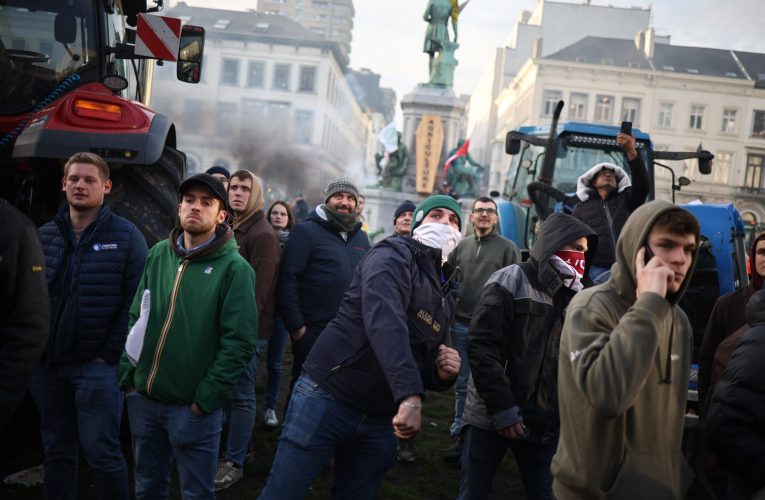 Guvernul francez cere armistițiu de Crăciun în protestele fermierilor