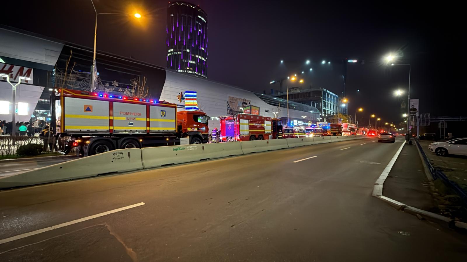 Incendiu într-un centru comercial din Sectorul 2. Aproximativ 1.100 de persoane au fost evacuate