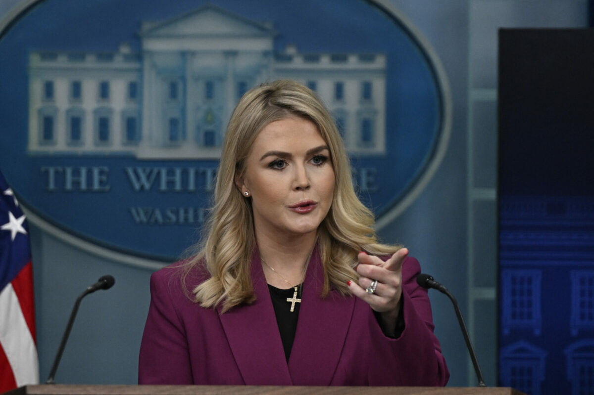 Întrebări fără răspuns la Casa Albă privind pansamentele de pe mână lui Trump