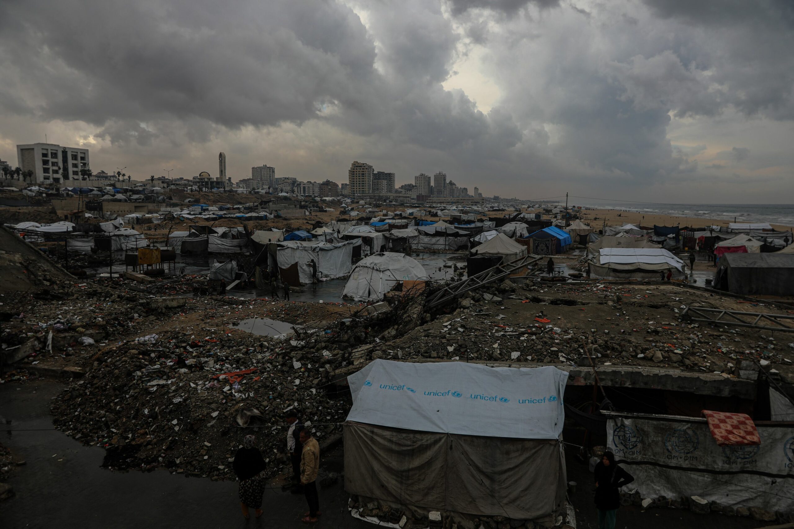 Israelul a atacat o zonă cu corturi de refugiu din Gaza: cinci adulți, dar și copii, morți în urma atacului