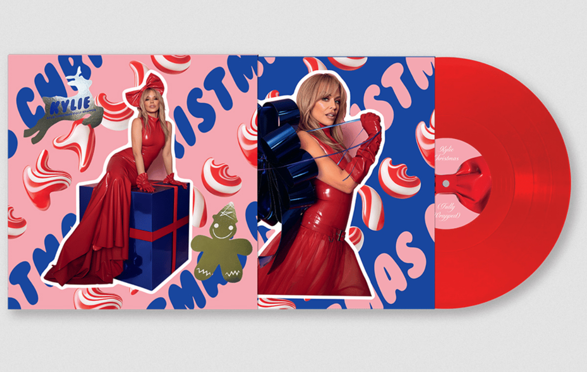 Kylie Minogue revine pe primul loc în topul albumelor din Marea Britanie, cu „Kylie Christmas”