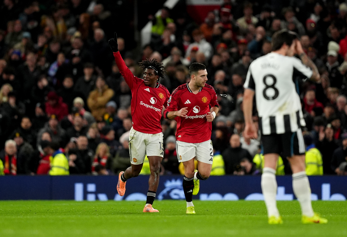 Manchester United, victorie la limită cu Newcastle. Primul gol în Premier League pentru Patrick Dorgu