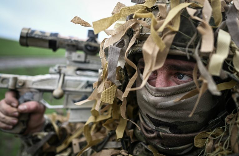 Marea Britanie anunță un program militar plătit de un an în rândul tinerilor. Programul, în vigoare din martie 2026