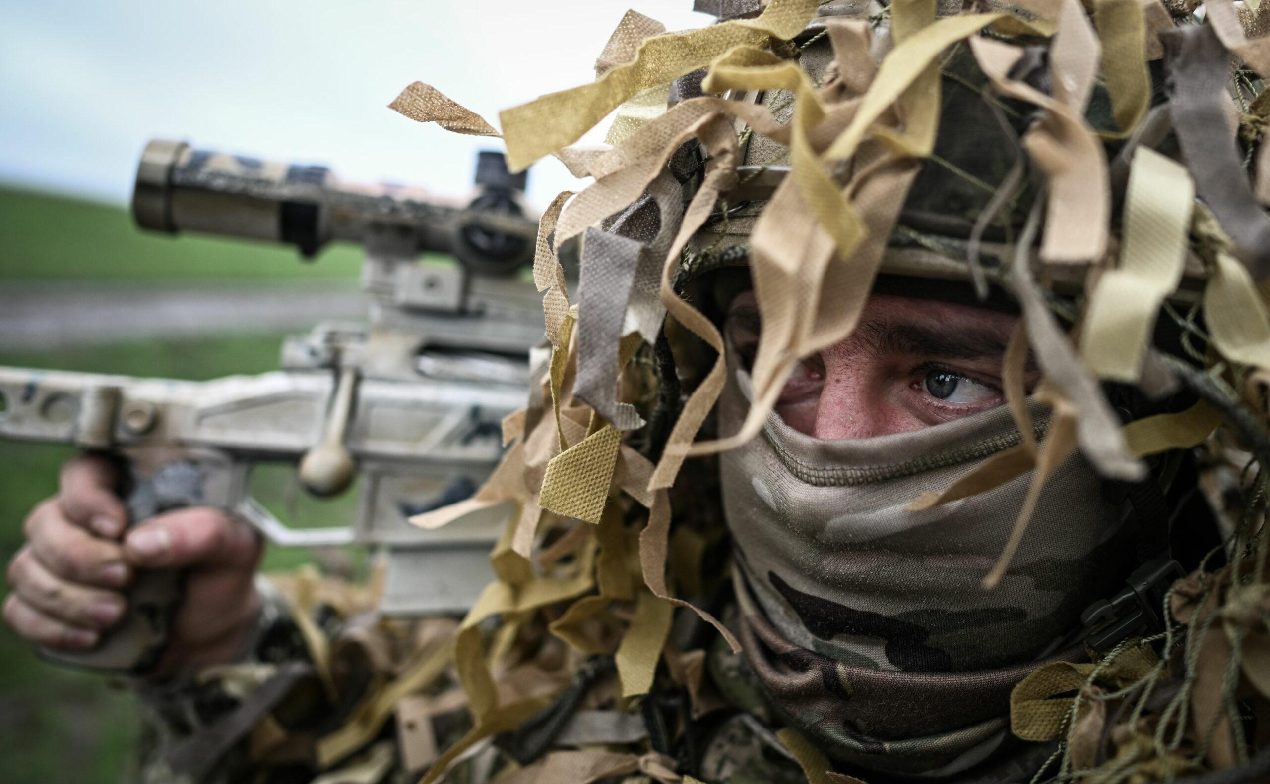 Marea Britanie anunță un program militar plătit de un an în rândul tinerilor. Programul, în vigoare din martie 2026