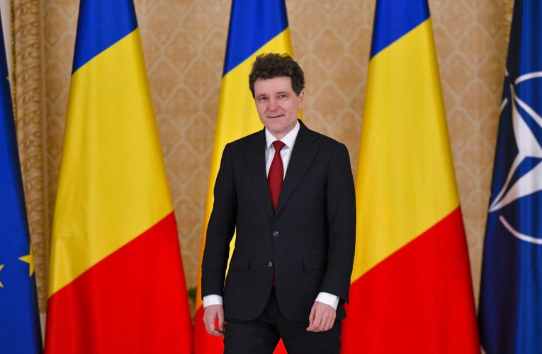 Nicușor Dan, mesaj de Crăciun despre familie și valori: Să ne recăpătăm forţa unei naţiuni conştientă de identitatea sa